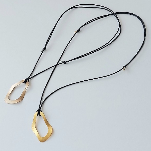 ウェーブリングネックレス